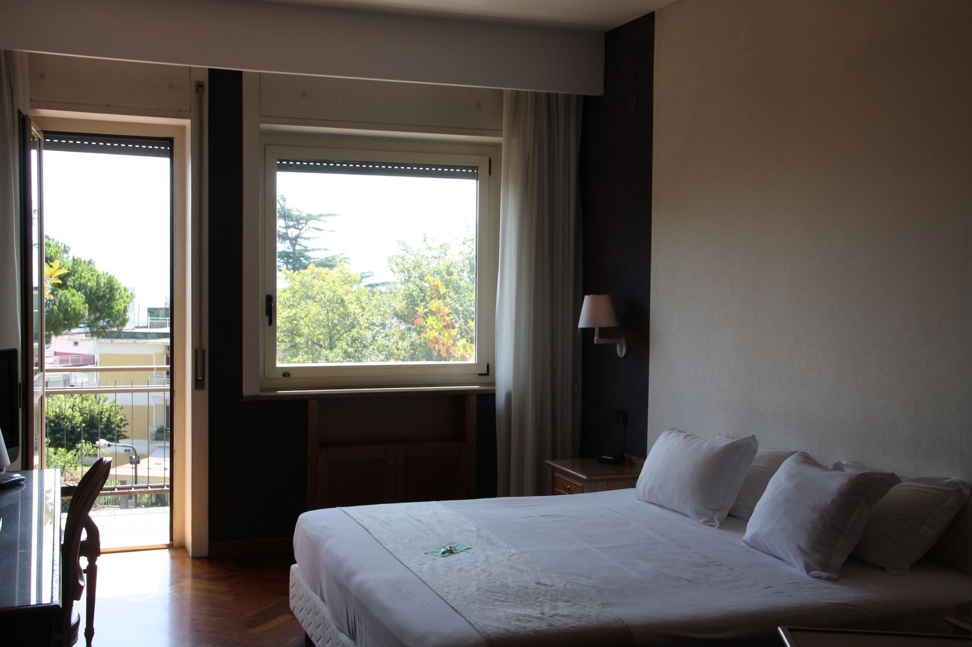 คัลเจอร์ โฮเทล วิลลา กาโปดิมอนเต Hotel เนเปิลส์ ภายนอก รูปภาพ
